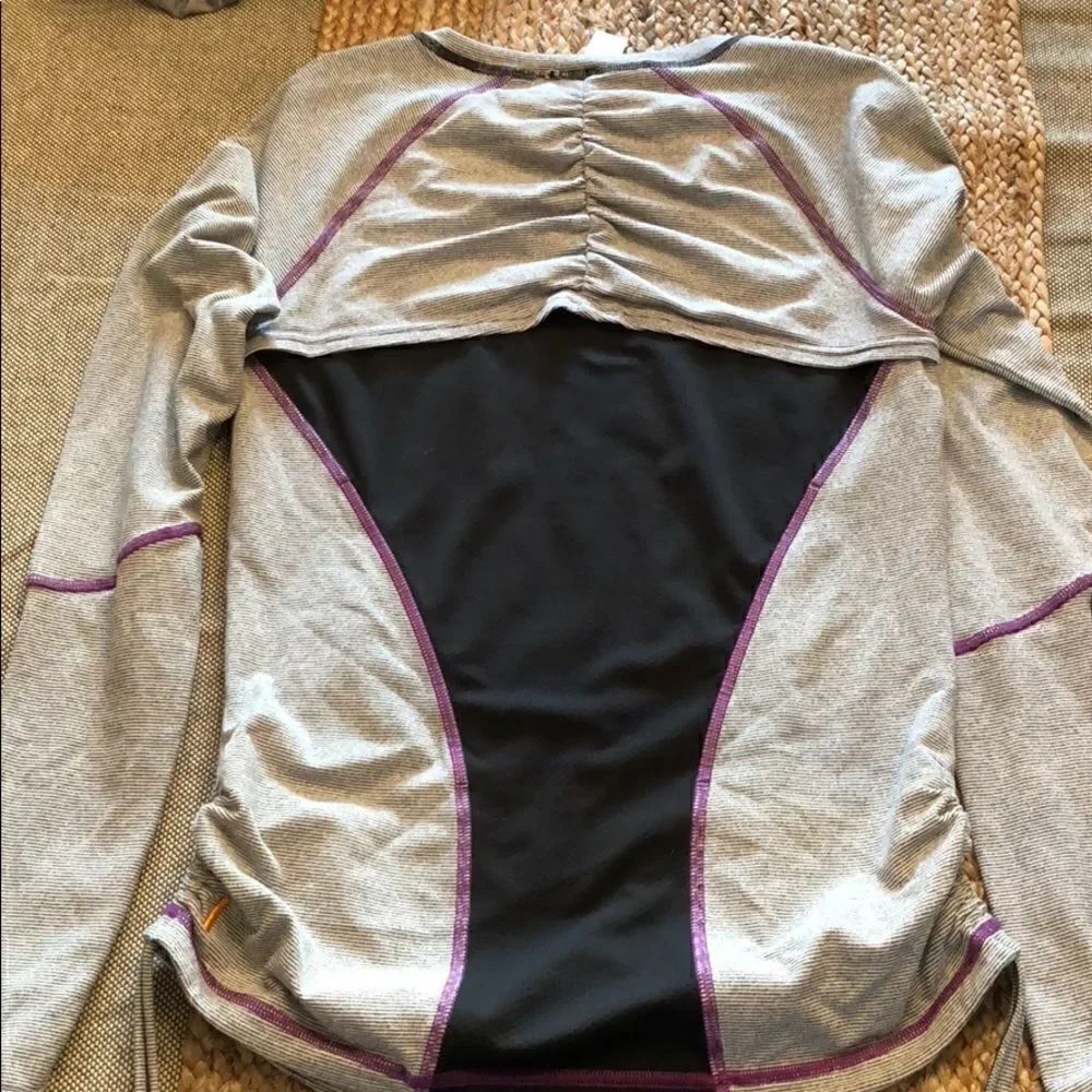 Euc Lucy Lucy-Tech Ls Stripedtee W/ Ruchingsmall — image 5 of 8